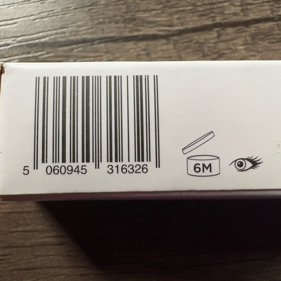 ICONIC LONDON TRIPLE THREAT MASCARA in Brown - Picture 4 of 6